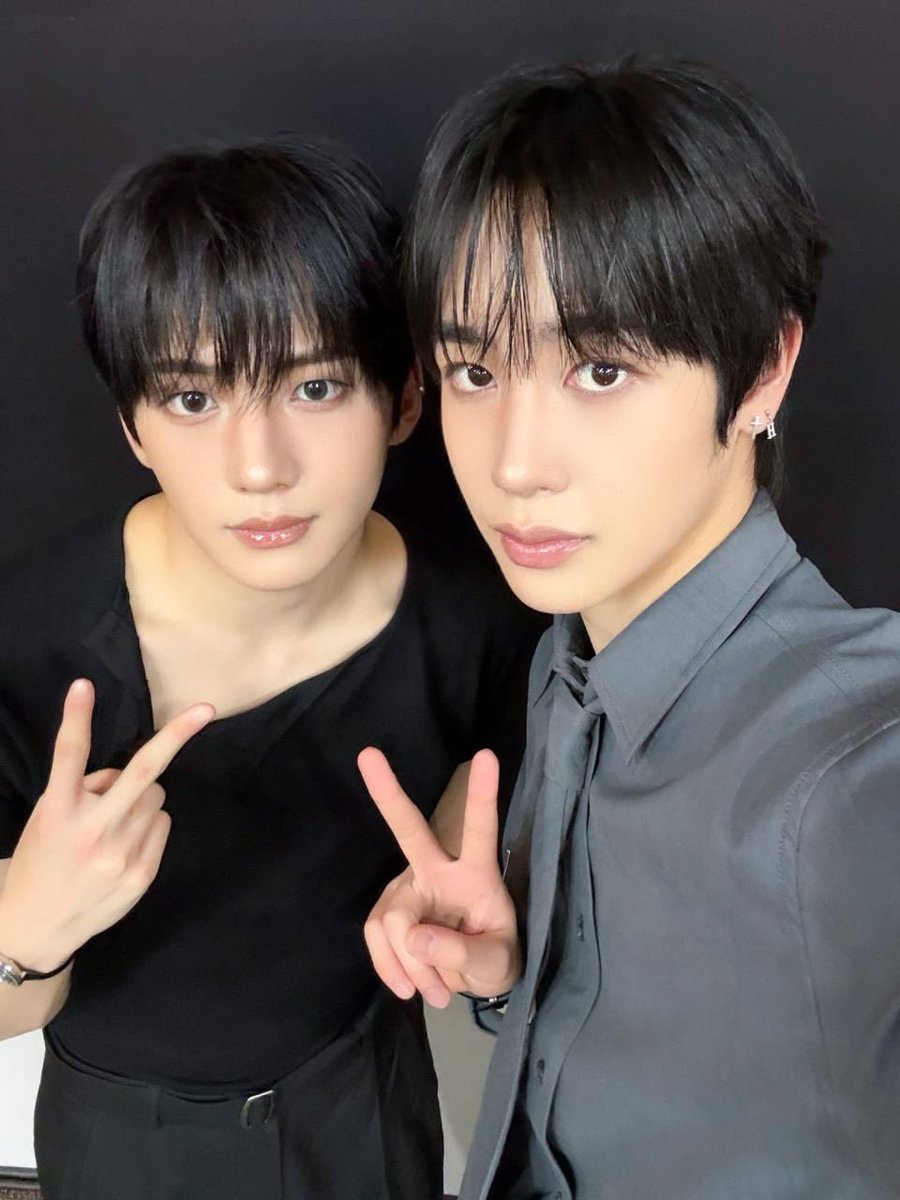 dailyminjaee's tweet photo. happy twinz day 🖤🖤
#민재 #MINJAE #싸이커스 #xikers #your_friendly_neighborhood_yujun #햇살_유준_데이 #POV_itsHunterDay #싸이커스댄스레전드헌터 https://t.co/J9EHC5zgwC
