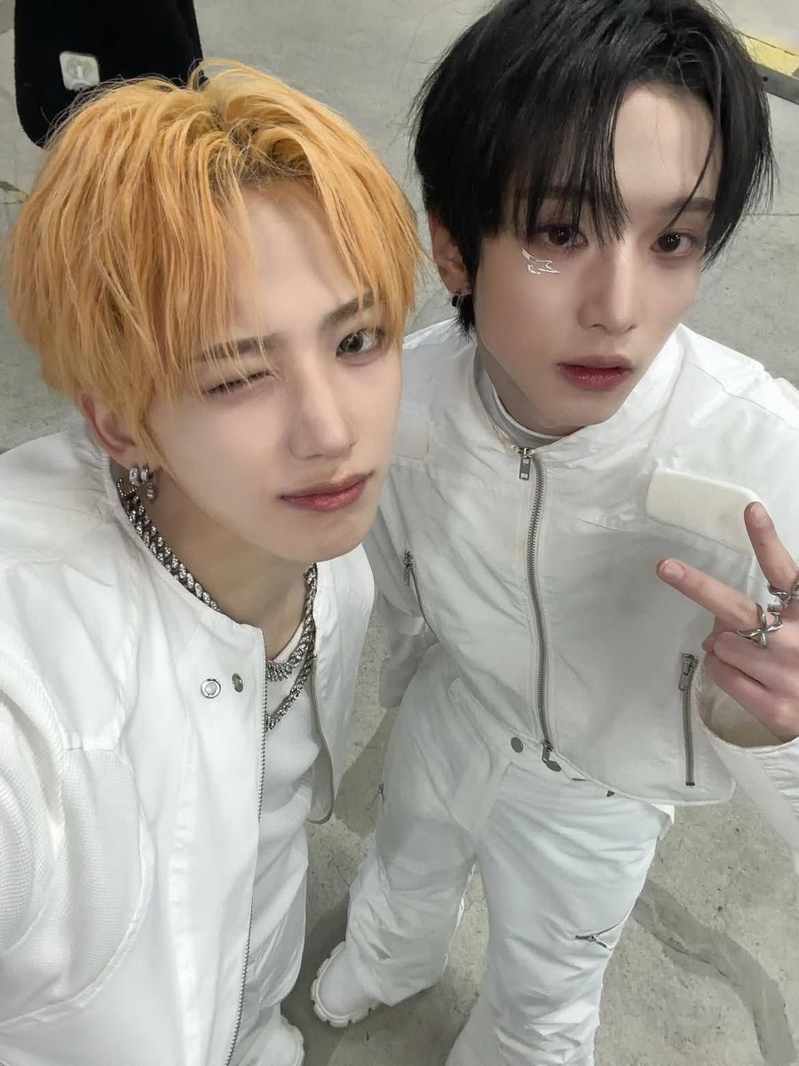 dailyminjaee's tweet photo. happy twinz day 🖤🖤
#민재 #MINJAE #싸이커스 #xikers #your_friendly_neighborhood_yujun #햇살_유준_데이 #POV_itsHunterDay #싸이커스댄스레전드헌터 https://t.co/J9EHC5zgwC