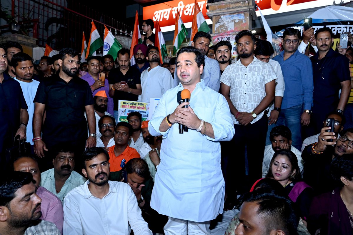 NiteshNRane's tweet photo. आज पुण्यातील शास्त्री पेठ येथे #MPSC ची पूर्वतयारी करणाऱ्या विद्यार्थ्यांच्या आंदोलनाला भेट देऊन त्यांच्या मागण्या, अडचणी आणि प्रश्न जाणून घेतले.

यावेळी विद्यार्थ्यांशी प्रत्यक्ष संवाद साधत त्यांच्या विविध मागण्या, परीक्षा पद्धतीतील अडचणी तसेच MPSC च्या कारभाराबाबत त्यांच्या मनातील प्रश्नांची सविस्तर माहिती घेतली.

विद्यार्थ्यांच्या मागण्यांबाबत सरकार सकारात्मक भूमिका घेईल. विद्यार्थ्यांच्या मागण्या सरकारच्या निदर्शनास आणून देऊन त्या मान्य करण्यासाठी आवश्यक तो पाठपुरावा करण्याचे आश्वासन यावेळी देण्यात आले.

विद्यार्थ्यांच्या मागण्या सरकारपर्यंत प्रभावीपणे पोहोचवून त्यावर सकारात्मक निर्णय होण्यासाठी सातत्याने पाठपुरावा केला जाईल, असा विश्वास यावेळी व्यक्त केला.

@Dev_Fadnavis @BJP4Maharashtra 
#MPSC #Pune