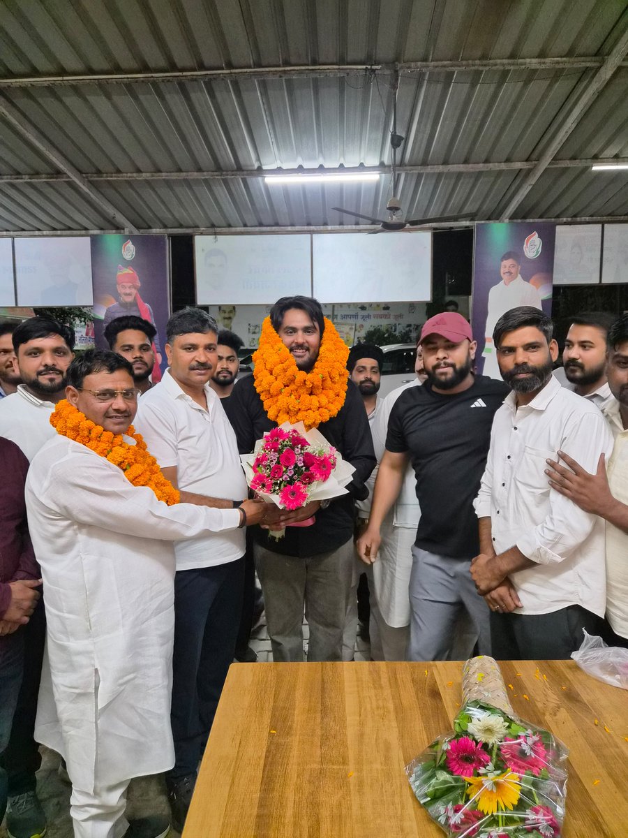 Mukesh_Jully's tweet photo. अलवर कार्यालय पर राजस्थान युवा कांग्रेस में अलवर जिले के नवनिर्वाचित अध्यक्ष श्री परमित छिल्लर जी, महासचिव श्री अनीश खान, अलवर ग्रामीण अध्यक्ष आयुब खान, अलवर शहर विधानसभा अध्यक्ष श्री रविंद्र चौधरी जी से मुलाकात कर उन्हें हार्दिक बधाई एवं उज्ज्वल भविष्य की शुभकामनाएं प्रेषित कीं https://t.co/dRjY95gC9M
