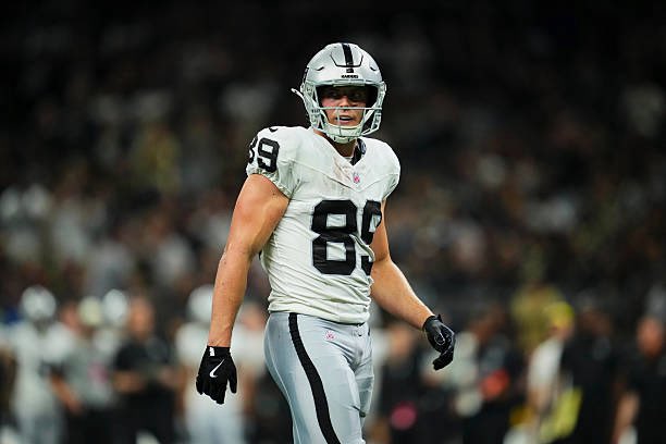 AdamSchefter's tweet photo. Raiders TE Brock Bowers, who had been on the injury report due to his knee, now has an illness for today’s game vs. the Chiefs as well. The Raiders are fully expecting Bowers to play, but he does have an illness. https://t.co/wACVIB8HAh