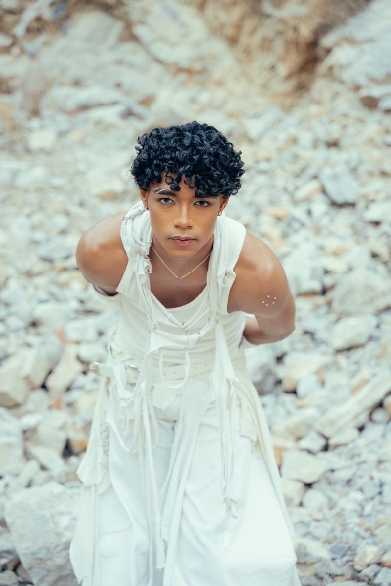 StbvBase's tweet photo. Happy KAUÊ day! Happy 20th birthday to Kauê Penna! 🥝💚

Happy birthday to SANTOS BRAVOS' main vocalist with unmatched stage presence and vocal prowess! 💚

We love you our "bonita carioca Brazilian funky baby"! 🇧🇷

#SANTOSBRAVOS #KAUÊ #HappyKauêDay #ANIVERDOKAUÊ #KAUÊBDAY @santos_bravos