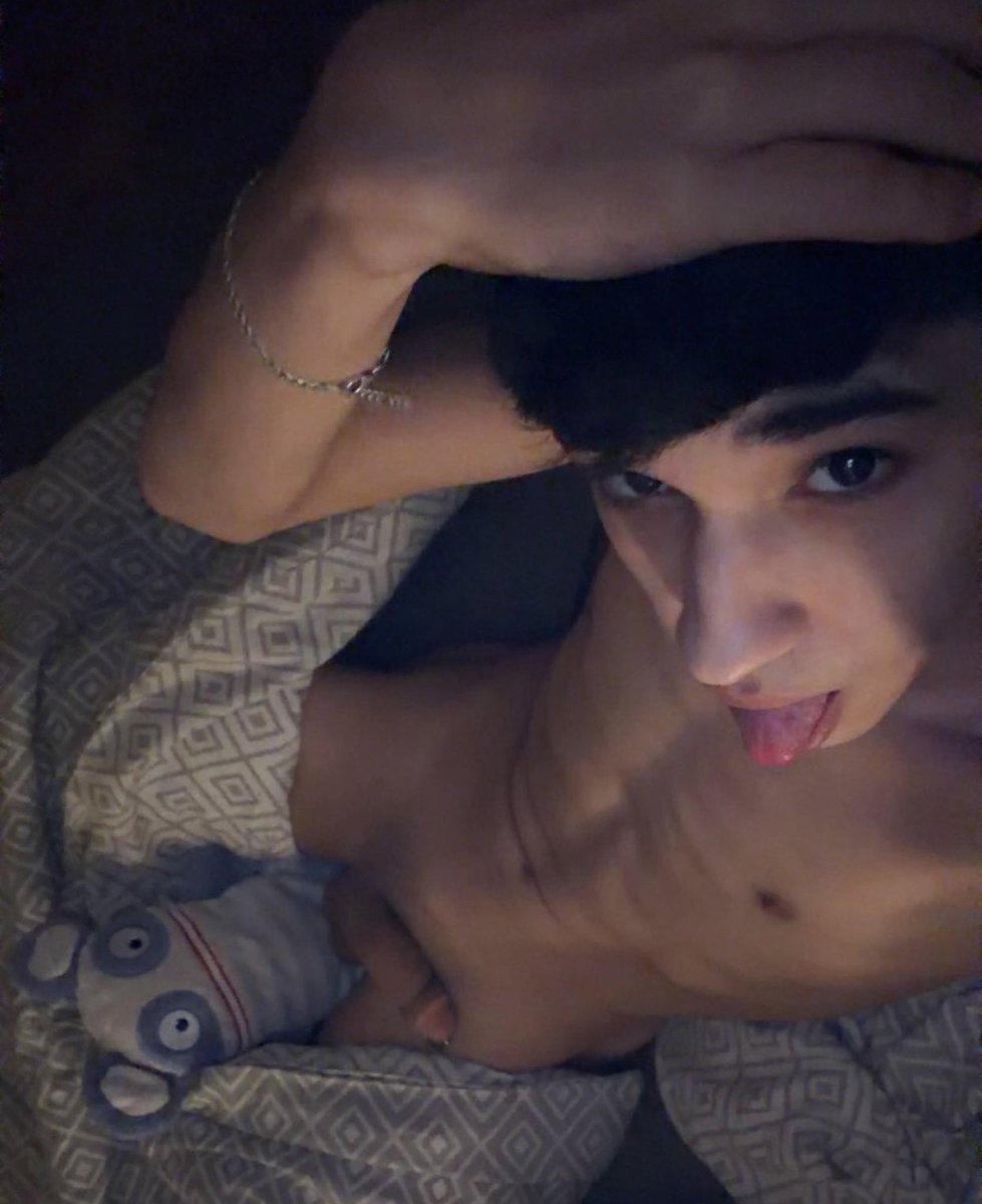 Calvino__boy's tweet photo. Fag @CollanLeon03 wants to show off for everyone
#faggot #exposed https://t.co/EB21sp6m8R