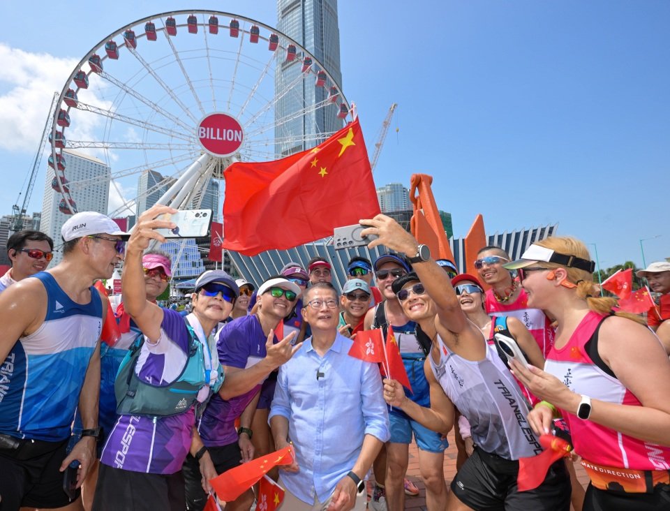 Cultural8Center's tweet photo. Hong Kong welcomed more than 732,000 mainland Chinese tourists in the first three days of the National Day Golden Week, up about 8.4% year on year. Around 1.29 million mainland visitors are expected throughout the holiday.

#HongKong #Tourism #GoldenWeek https://t.co/cyemLUMB3k