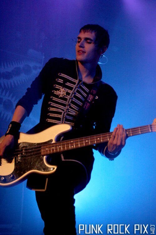 signalsoverair_'s tweet photo. he’s so gorgeous here omg https://t.co/p2Utrmpafn