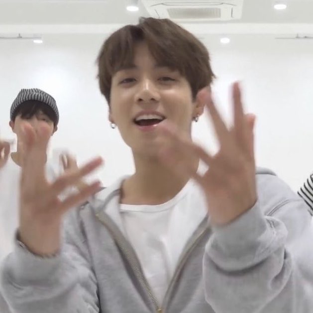 miffyzkoo's tweet photo. light brown haired jungkook was SUCH a moment https://t.co/7BP5Nk2xWl