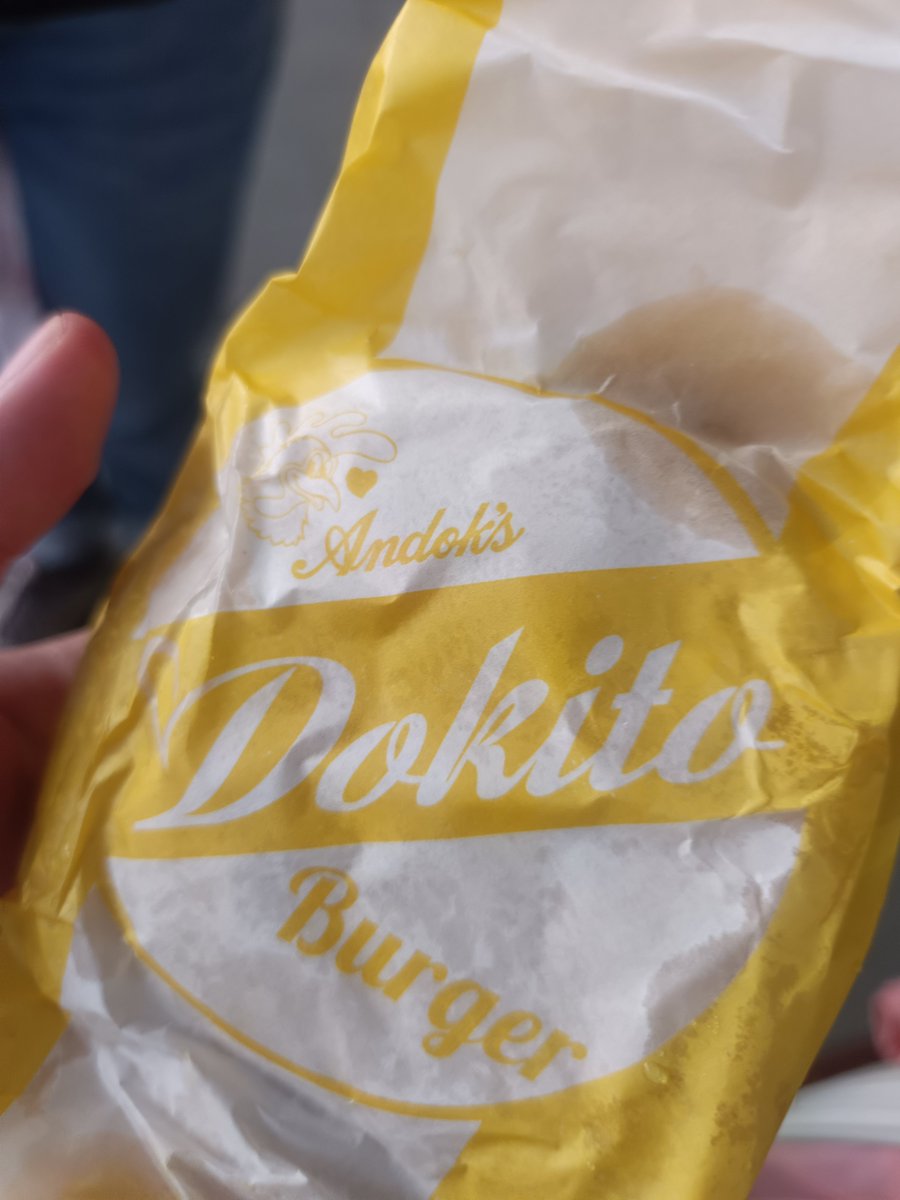 mywnt_'s tweet photo. This has real chicken fillet that doesn't taste like a flat chicken nugget burger. It's only for โฑ85 and spicy flavor is also there, but I prefer this one because the sauce compliments the chicken and the bun.
ate and left no crumbs/10 ๐ best when hot ๐คญ
#Dokito #Andoks https://t.co/drvX3uJnXM