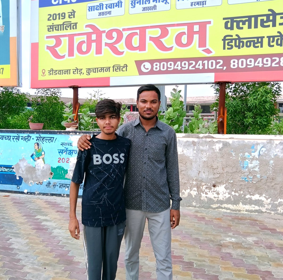 AshokSelwar's tweet photo. खुशी से बीते हर दिन, हर रात सुहानी हो,जिस तरफ आपके कदम पड़े, वहां फूलों की बरसात हो.......🙏🙏
तन्हा वह नही रहता है, जिसके सिर पर छोटें-बड़े भाईयों का हाथ होता है, खुश वही रहता है, जिसका दोस्त जैसे भाई होते है.......❤❤

@AshokSelwar #BhaiBhai #KuchmanCity #Meghwal #JigriYaar https://t.co/UEUGX9lKqJ