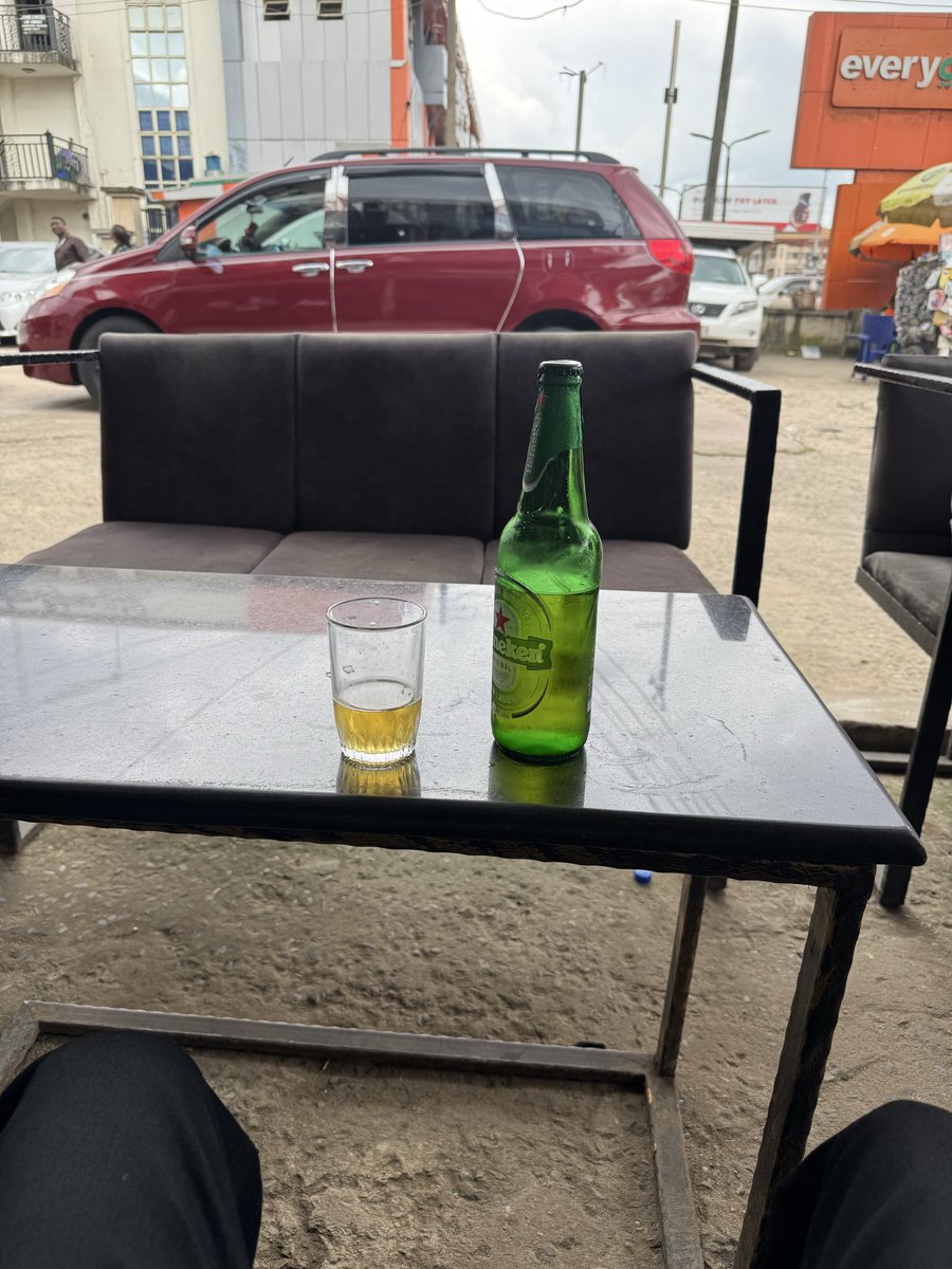 wvd99's tweet photo. Cool Sunday with my Heineken beer 🍺 https://t.co/Gnobpk82Vk