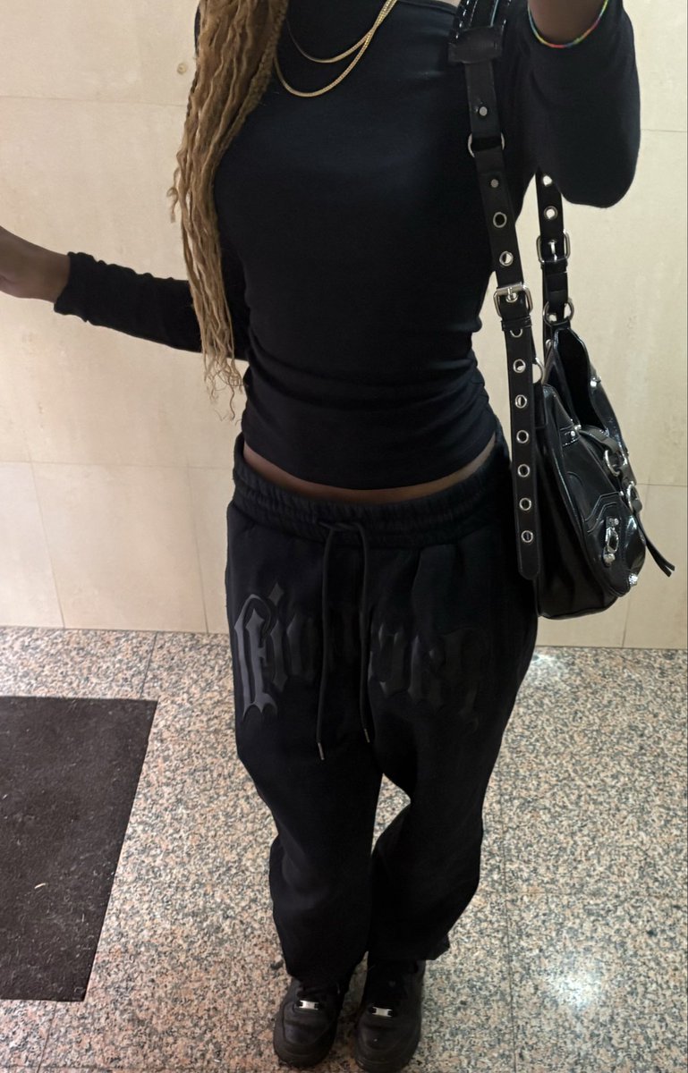 mintitymint's tweet photo. ootd to get my stepss!! https://t.co/EccRZ2iGhn