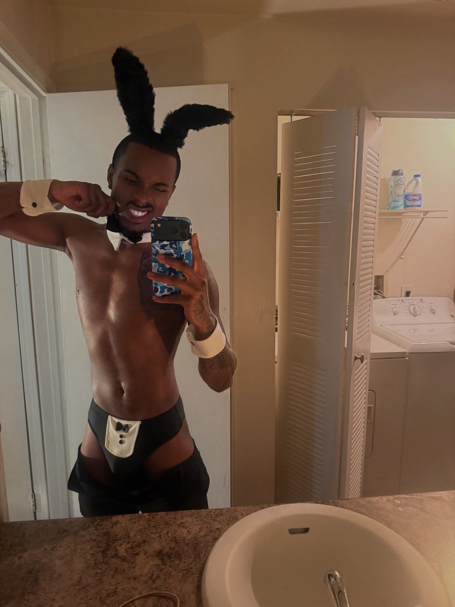 r2ckin's tweet photo. dat fine mf 🐰 . https://t.co/ggQnhMko6F
