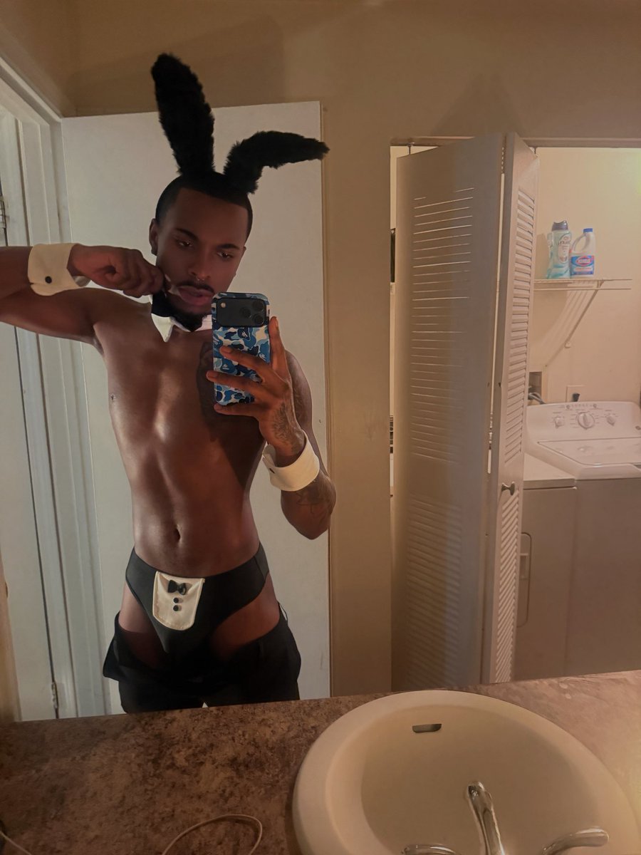 r2ckin's tweet photo. dat fine mf 🐰 . https://t.co/ggQnhMko6F