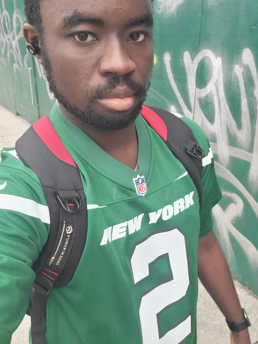 SadNYGuy's tweet photo. Saw a Bad Bitch on the Train and she laughed at my Jets Zach Wilson Jersey 😢 https://t.co/jHFGH9mqeN
