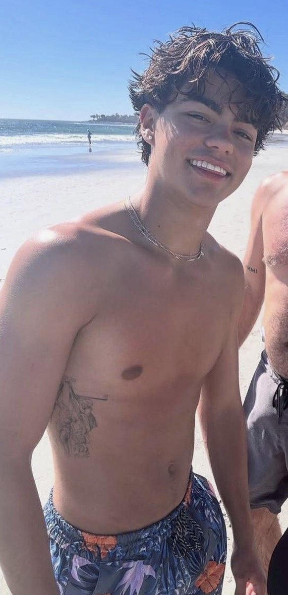 Michael10378373's tweet photo. Malachi Barton 🥵🥵🥵 https://t.co/b5s4ARiY7U