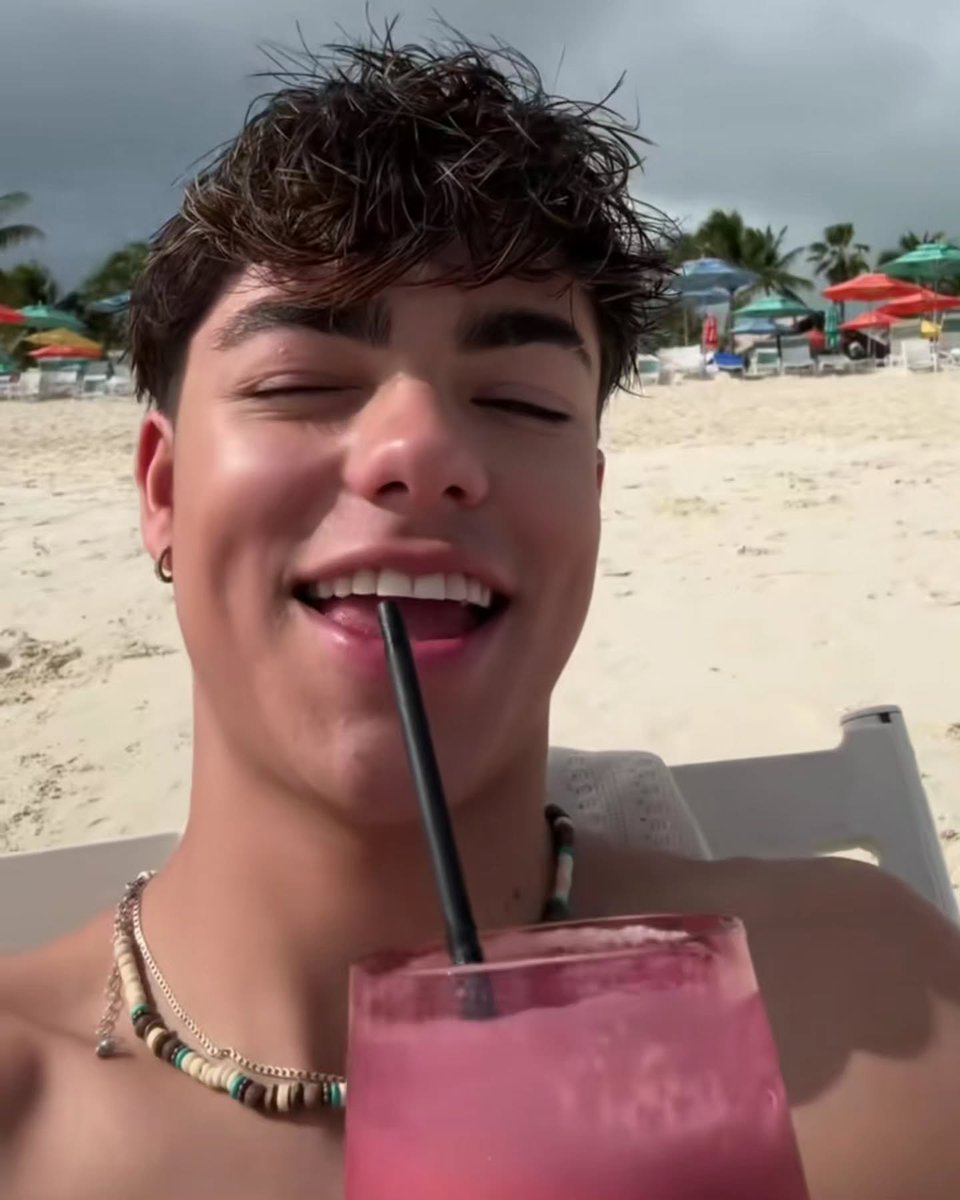 Michael10378373's tweet photo. Malachi Barton 🥵🥵🥵 https://t.co/b5s4ARiY7U