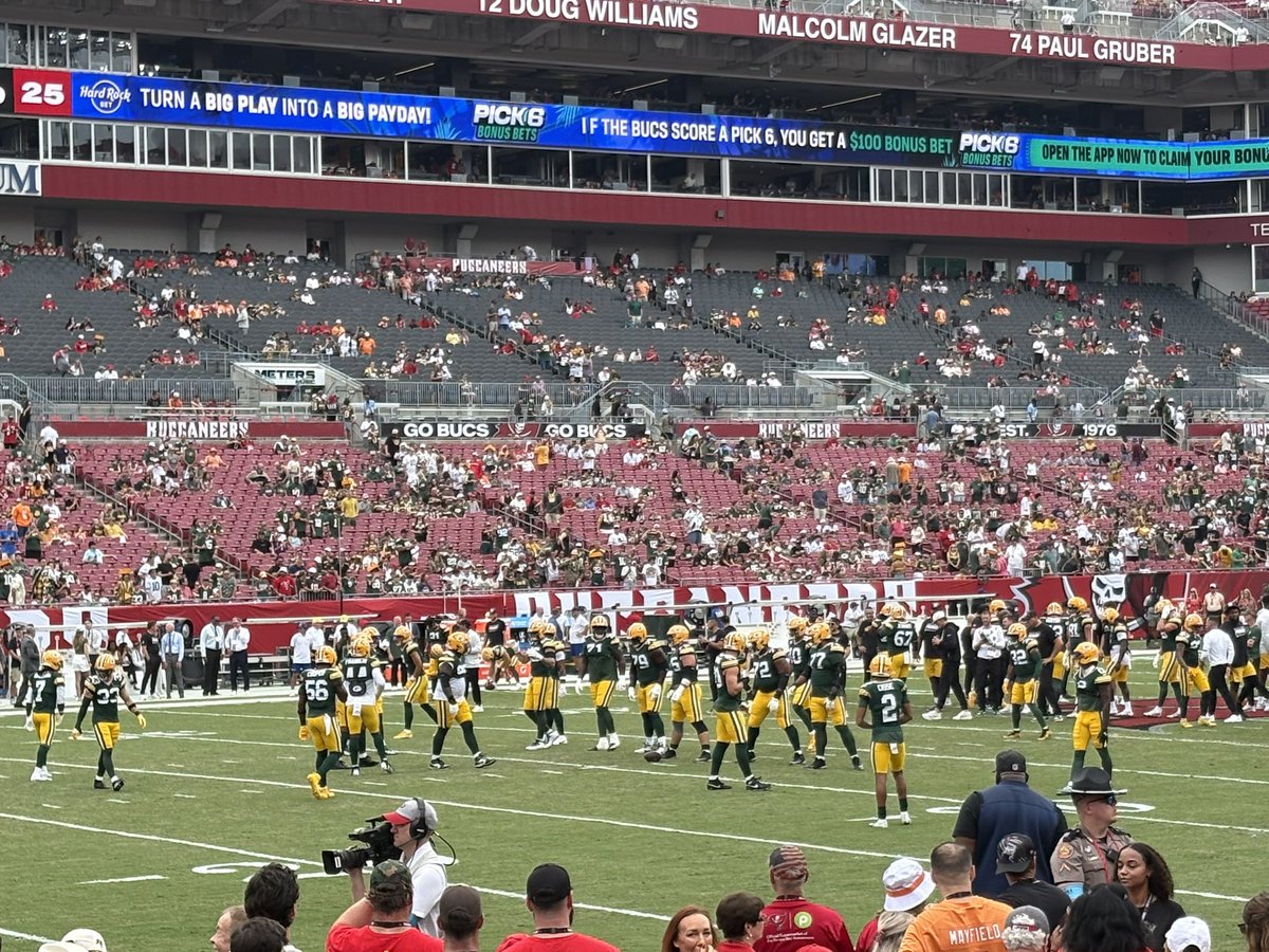 moede000's tweet photo. Glover and Tomlinson at guard in first rep. https://t.co/tlvUxJIWX9
