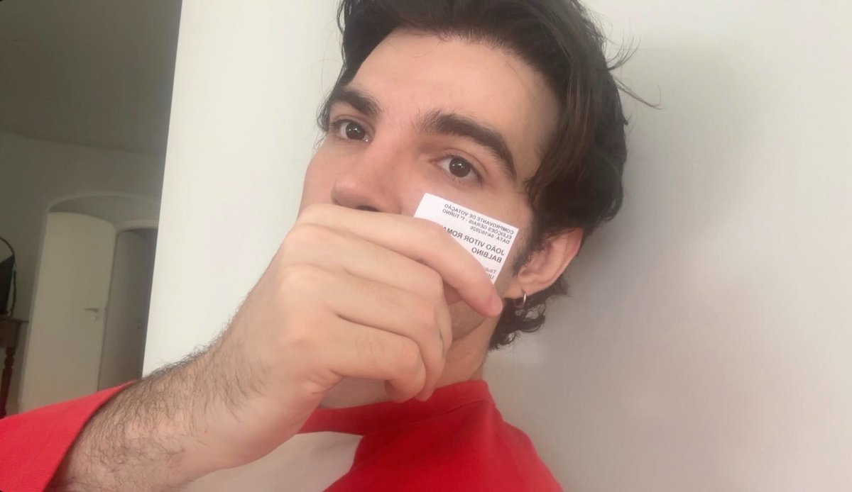 comofudemos's tweet photo. é impossível ser fã de um artista e votar em alguém que é contra tudo aquilo pelo que ele luta. hoje é 13 ⭐ https://t.co/ey7LgN2sfG