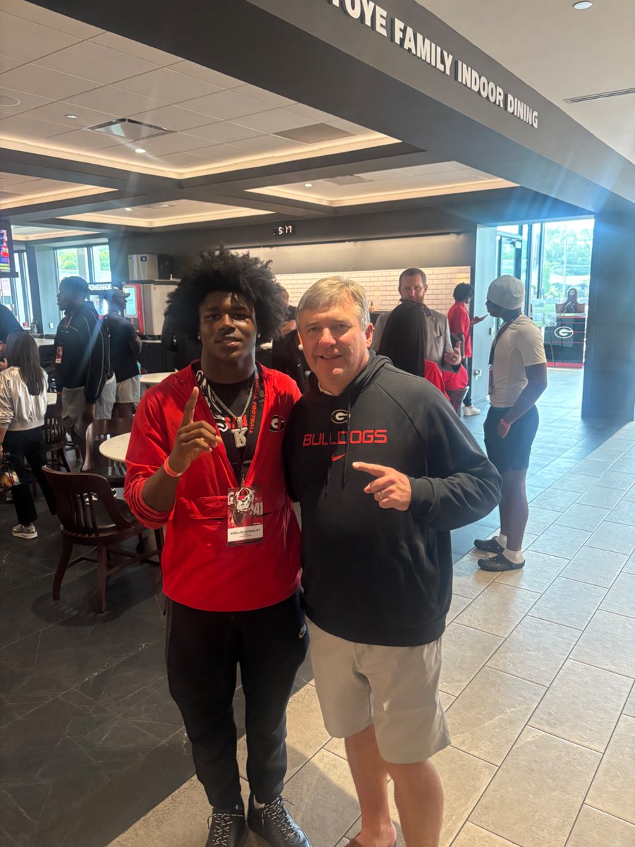 KeeWonsley's tweet photo. Blessed to receive an offer from University of Georgia. 
#leadership #versatileDB 
@CoachBenReaves @KirbySmartUGA 

@MattDeBary  
@CJacksonPRZ @247recruiting 
@TheCoachSly @dj_BluMajik 
 @AABonNBC 
@TWithJay @CoachNaldo 
@RecruitGeorgia @najehwilk 
@Atl_TD_Club @On3 @baconnetworkllc 
@TheUCReport @CoachWillyMath 
@CJacksonPRZ @nate_lowenthal 
@CoachTdriddick @Haydeneighbors 
@OCCoachJack @Hayesfawcett3 @DemetricDWarren 
@TheOpening @Andy_Villamarzo 
@UGA_WillM @BrianDohn247 
@adamgorney @CharlesPower 
@TEwracademy @RivalsHS 
@SWiltfong_