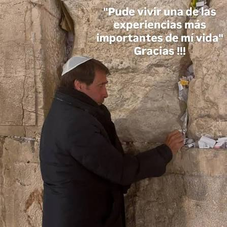 Renata350698471's tweet photo. Ahí es donde pide para que no se le terminen los sobres.Y entonces reza el mantra: que nos se terminen ,que no se terminen los sobres,que sigan que sigan. https://t.co/K0vUbFemsd https://t.co/cnU2GTGpLb