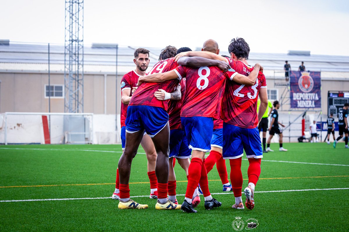 DeportivaMinera's tweet photo. 𝑬𝒍 𝒕𝒓𝒂𝒃𝒂𝒋𝒐 𝒅𝒆 𝒕𝒐𝒅𝒐𝒔 𝒕𝒊𝒆𝒏𝒆 𝒓𝒆𝒄𝒐𝒎𝒑𝒆𝒏𝒔𝒂.

Un equipo. Una piña. Tres puntos más.

#DeportivaMineraLaNucia https://t.co/c6idCyiFJk
