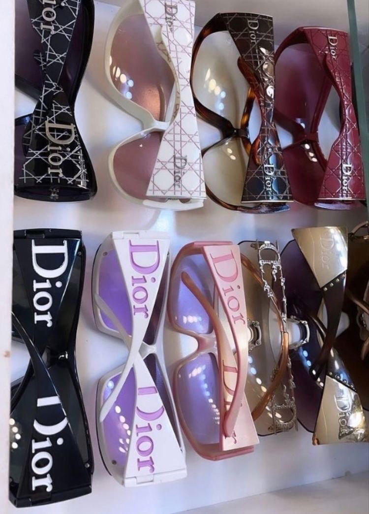 virtualh3arts's tweet photo. Luxury eyewear ˙⋆✮🧚‍♀️ https://t.co/99I4L6HQge