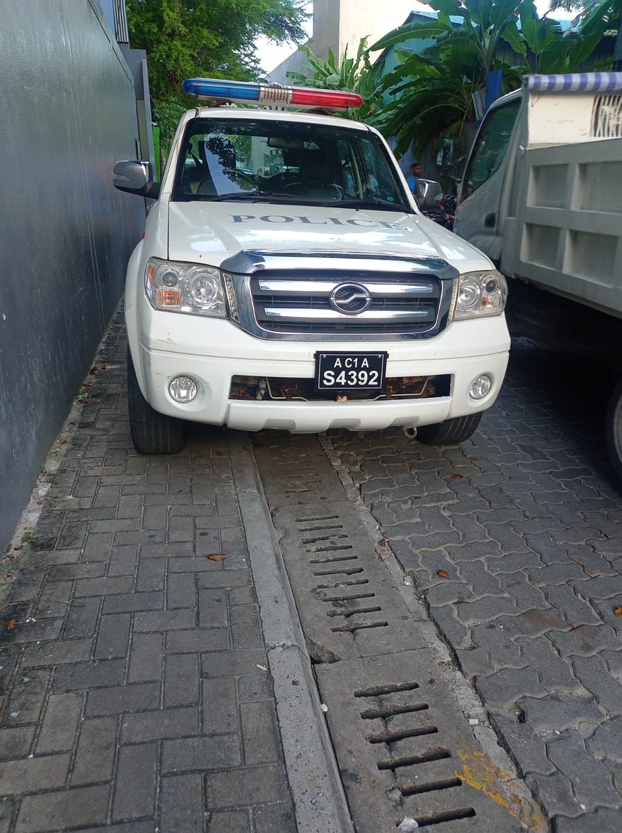 labaanshareef's tweet photo. I have repeatedly reported vehicles parked illegally on walkways to @PoliceMv, yet no action has been taken. Even worse, I have recently seen @PoliceMv vehicles parked on walkways.

Traffic regulations cannot be effectively enforced if those responsible for enforcing them do not follow them themselves. Please lead by example.