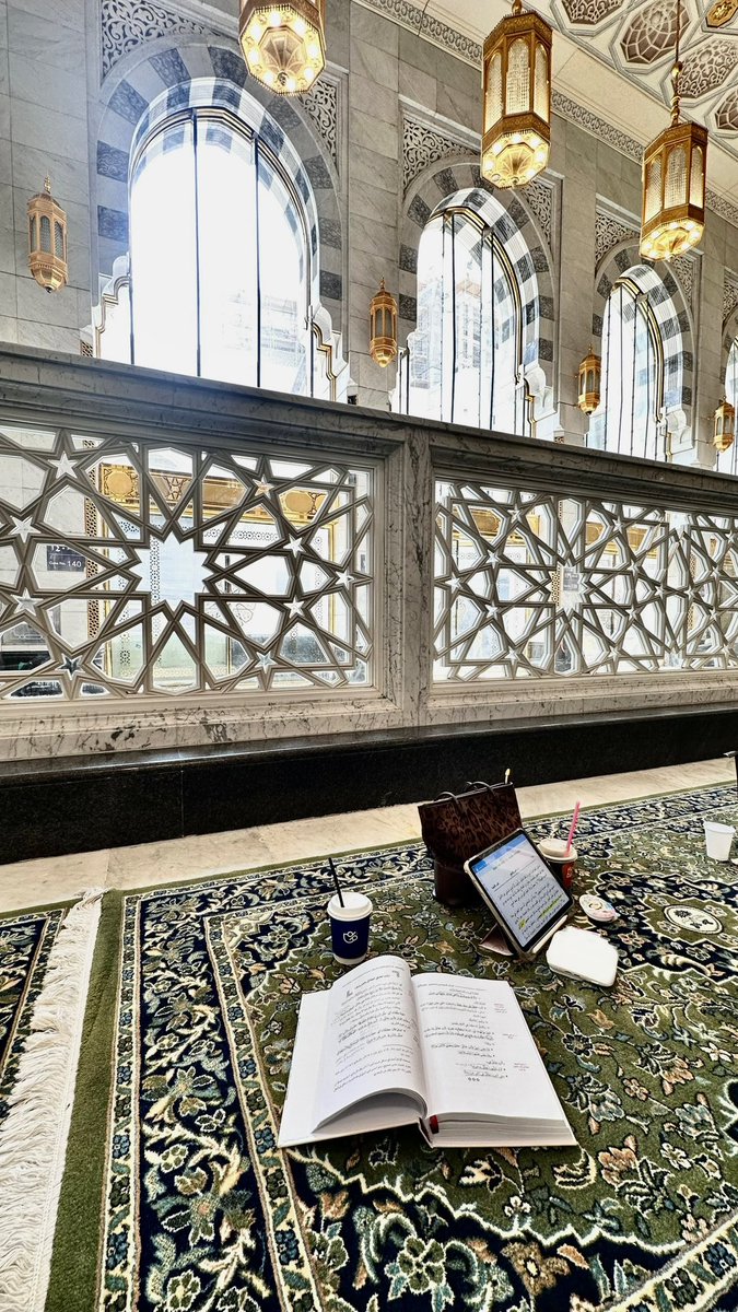 mkll9i's tweet photo. «أنْ تعيشَ طالبًا للعلم أنْ تعيشَ وقلبُك لايزالُ يتّسعُ للنور»🤍 https://t.co/ownHuYG5lT