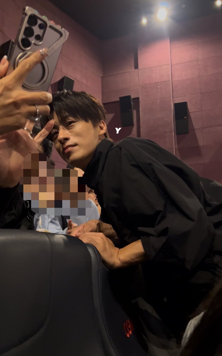 _shucreammy's tweet photo. 얼굴, 손 그리고 허리 https://t.co/qoYBAcsZro