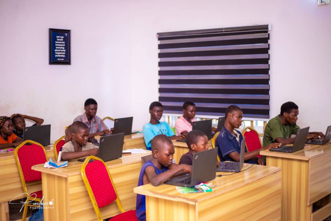Moses1150908's tweet photo. A few months ago I was still figuring out what a variable was, but today I just finished  a Java boot camp program.  For me finishing this class it not gonna be my end but the BEGINNING! of the Journey!

#LangtangInnovationHub
#WeBuildSTEM
#STEMGarageAfrica
#JavaBootcamp https://t.co/gYBEcDp2dv