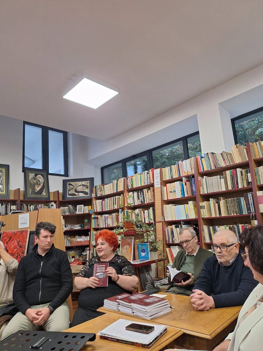 prof_andreigutu's tweet photo. Am avut bucuria de a participa, în 2 octombrie 2026, la lansarea volumului „Aspecte ale luptei românilor mureșeni premergătoare Unirii Transilvaniei cu România”, semnat de profesorul și istoricul Călin Dumitru Covrig. https://t.co/1kBJZUFwyS