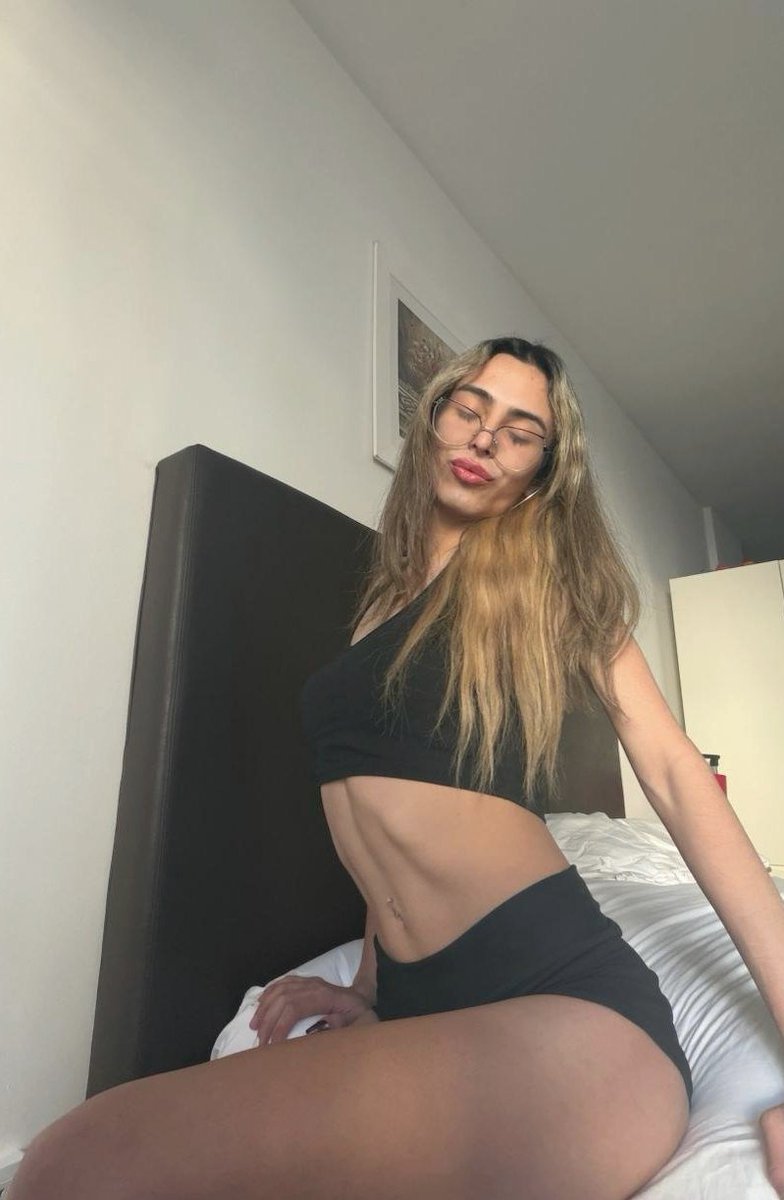 Avawaven's tweet photo. Is the whole photo giving girl? https://t.co/EYI6zjLXPA