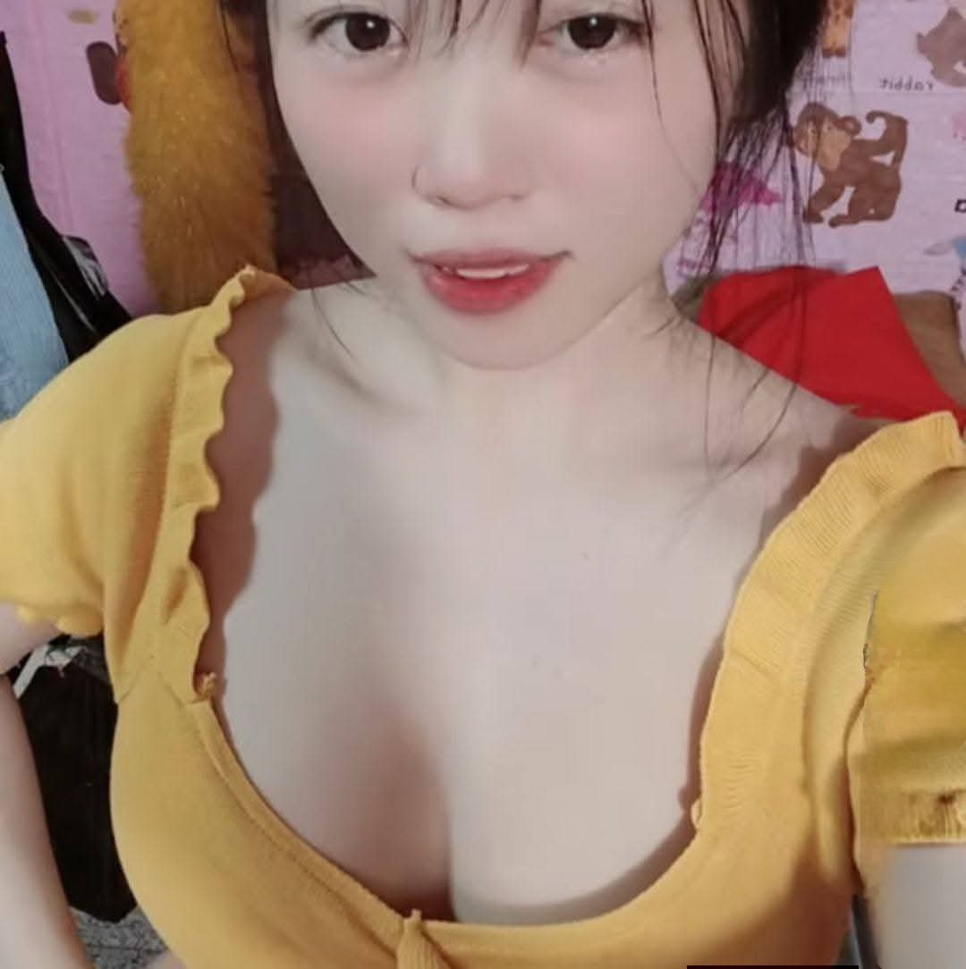 ysxwzz0's tweet photo. Gạ đụ cha dượng mà ổng không chịu , ổng sợ mẹ em pít nên không dám https://t.co/3Fo1e9Ry2c