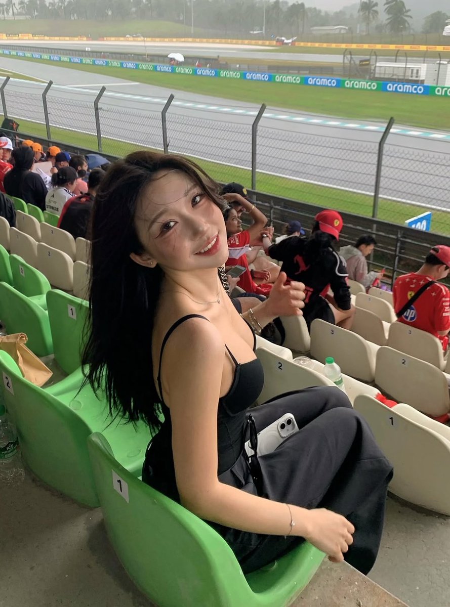 xxxgoonerz's tweet photo. She is practically begging to be used in public https://t.co/5wOlvBhMBf