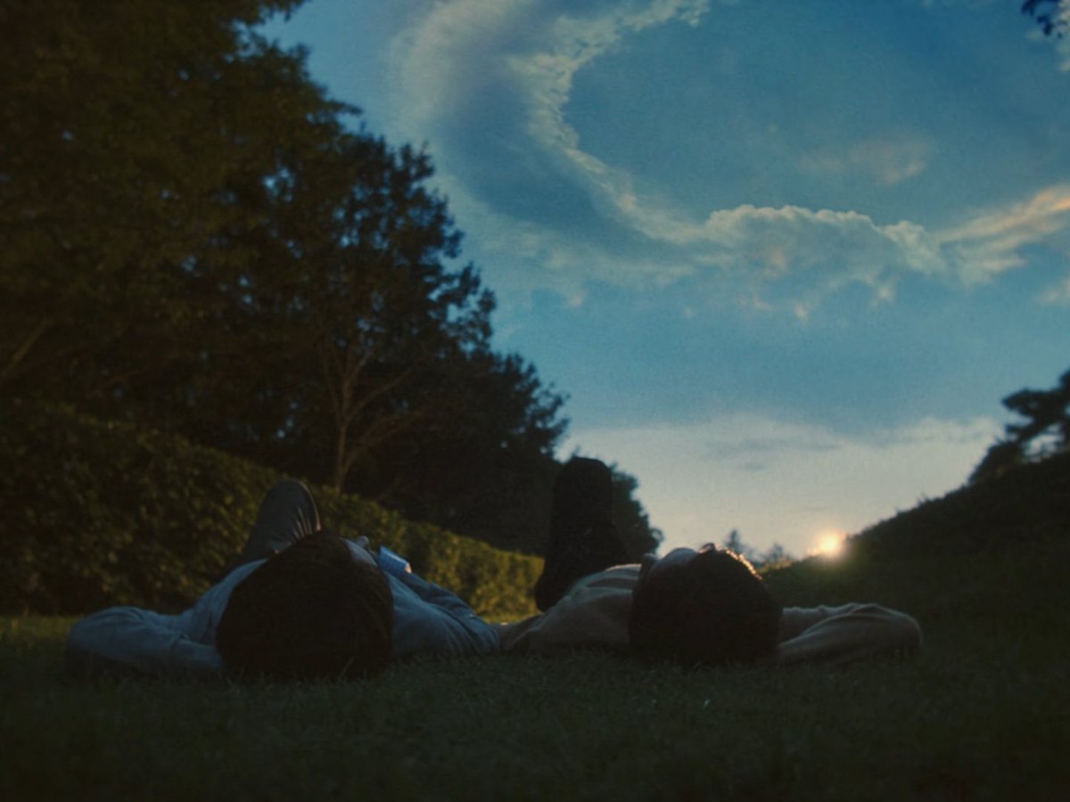jihanenabler's tweet photo. no more theories can we talk about how romantic this shot is https://t.co/ucyO89WQSi