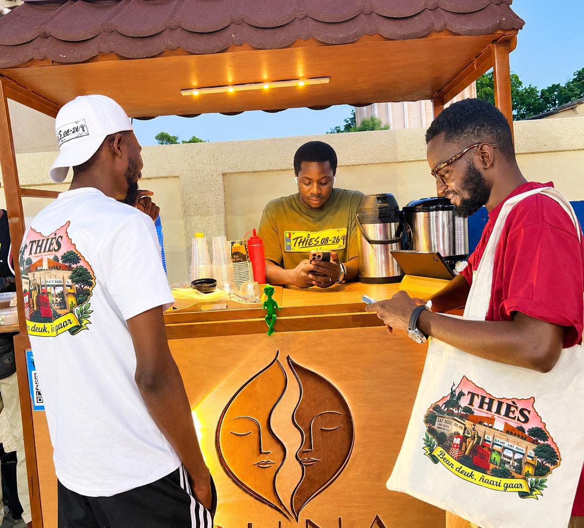 BunaCoffeeSn's tweet photo. Retrouvez la collection Thiès Le Parnasse Shop chez Buna Coffee House!
Rek nek OG Thiessois ci town bi ✌🏾 https://t.co/70XjK7G9D3