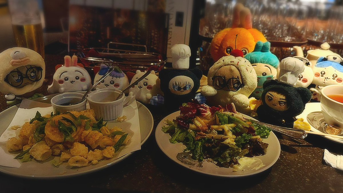 maiko_pocket's tweet photo. 半分あきらめかけてた大炎上中のちいパにゴーちゃんが影武者おじ🥸を連れてお買い物に行って来てくれました😭
売り切れちゃったグッズもあったけど、たくさんの可愛い子をお迎えすることができました👻
土砂降りの中行ってきてくれたゴーちゃんありがとうハロウィンパーティ🎃をウルフギャングにて🍔🍖 https://t.co/VRhq5PkBMJ