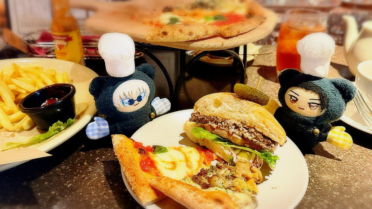 maiko_pocket's tweet photo. 半分あきらめかけてた大炎上中のちいパにゴーちゃんが影武者おじ🥸を連れてお買い物に行って来てくれました😭
売り切れちゃったグッズもあったけど、たくさんの可愛い子をお迎えすることができました👻
土砂降りの中行ってきてくれたゴーちゃんありがとうハロウィンパーティ🎃をウルフギャングにて🍔🍖 https://t.co/VRhq5PkBMJ