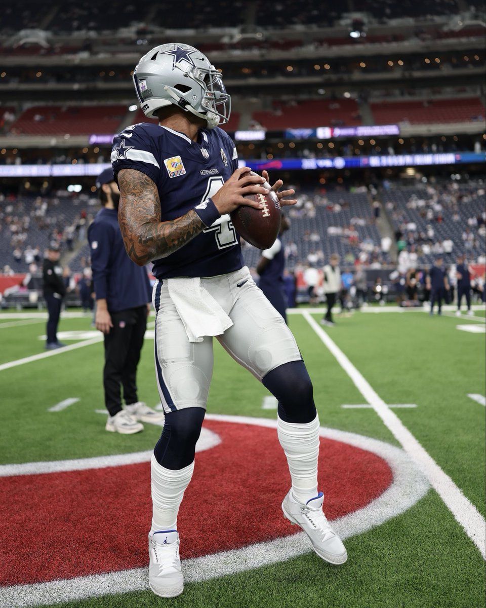 dallascowboys's tweet photo. ready to work 😤

#DALvsHOU | @bswhealth https://t.co/47slWyDHwy