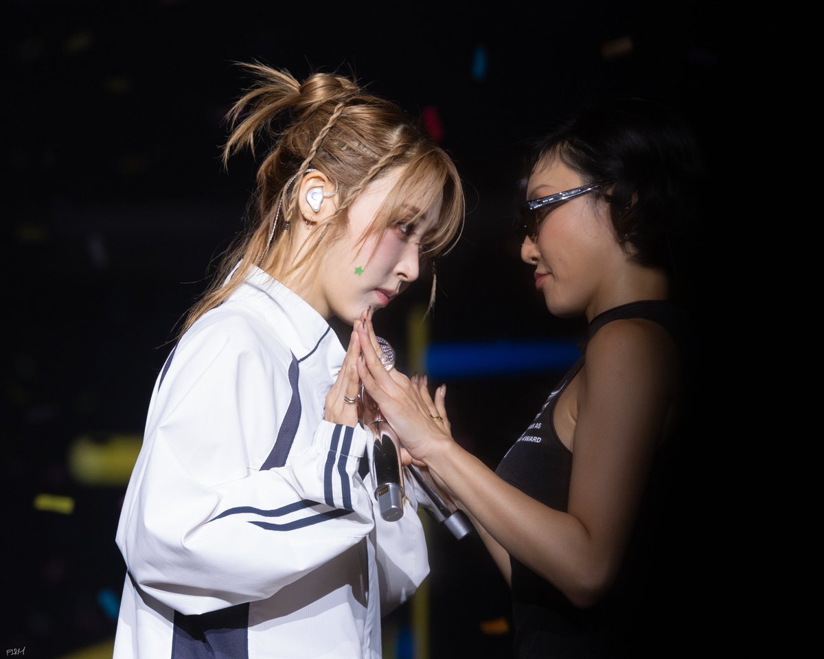 firmstarchaser's tweet photo. 261004 마마무 홍콩 콘서트 4WARD

#마마무 #MAMAMOO #문별 #MOONBYUL #화사 #HWASA https://t.co/pNS3iKYuvO