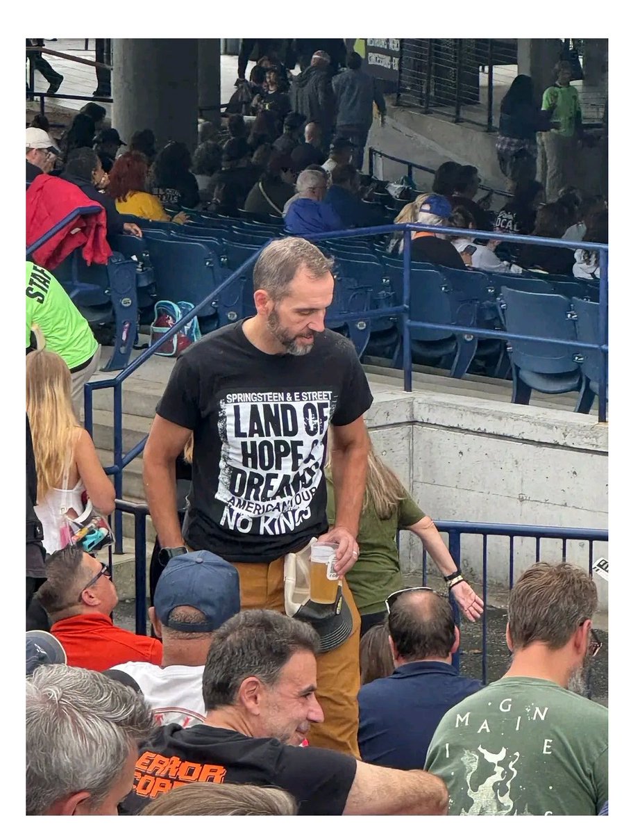 ericgarland's tweet photo. It’s weird to be a prosecutor whose actions are before grand juries and potentially accused of partisanship and to show up wearing this. Yikes. https://t.co/QPHXTwmmMW