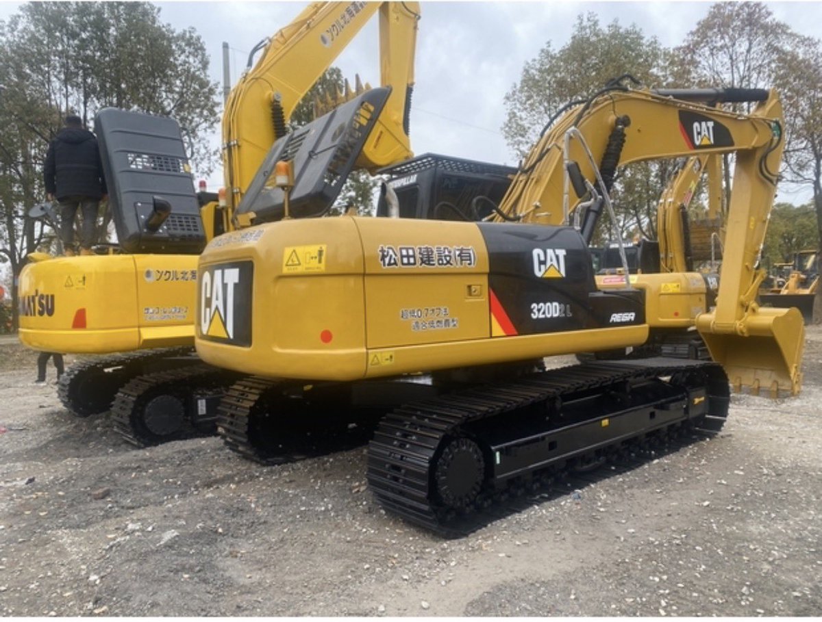 enokay69's tweet photo. Brand New 2025 Caterpillar CAT 320D2L 
20–21 tonne tracked excavator going for GH₵1.2M.
Serious buyers only. DM if interested. https://t.co/Bn3KcafuIJ