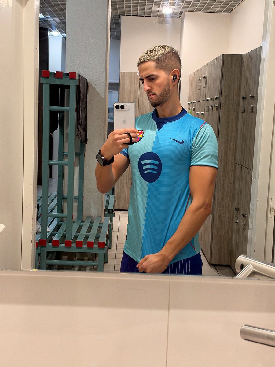 2_0Update's tweet photo. #LGBTQIABuildingCommunity Nouvelle acquisition 💸📱 https://t.co/BwCxy1Khdq
