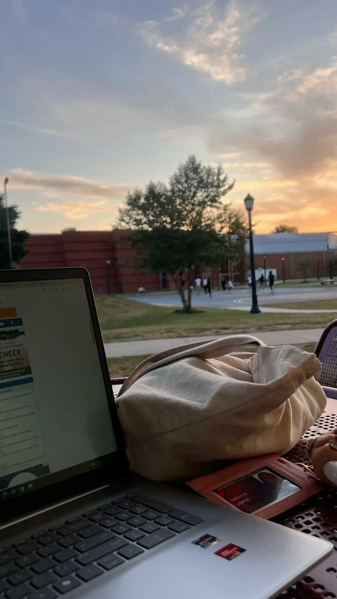 JennieEssa11's tweet photo. Need academic assistance? We've got you covered! Get expert help in various subjects, from essays to finance. Don't stress about due dates or exams - our online tutoring and essay writing services have got you covered. #homeworkhelp #onlinetutoring #examassistance #essaywriting https://t.co/XyfVZ6k3XY