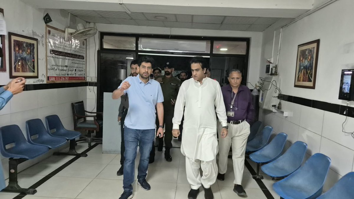 SaqlainPanjutha's tweet photo. وزیراعلی مریم نواز شریف کی ہدایت پر معاون خصوصی شعیب مرزا کی سربراہی میں سی ایم انسپیکشن ٹیم ٹی ایچ کیو کوٹلی ستیاں پہنچ گئی 
سی ایم انسپیکشن ٹیم کا ٹی ایچ کیو ہسپتال کوٹلی ستیاں کا تفصیلی معائنہ 
سی ایم انسپیکشن ٹیم نے مریضوں اور دیگر افراد سے فیڈ بیک لیا https://t.co/bwifla8OXi