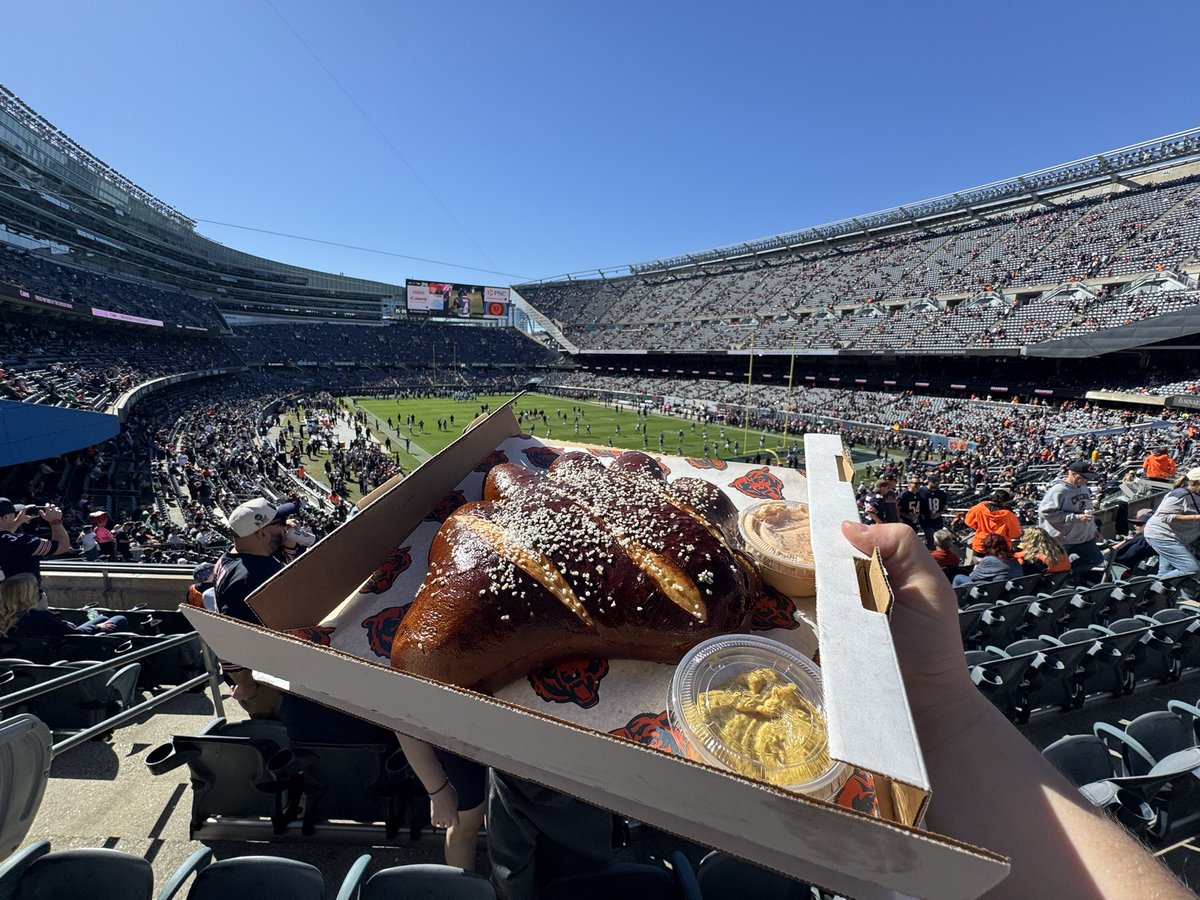 kyl3Alex's tweet photo. It’s F*€k the Packer’s…ALWAYS. 

#chicago #chicagobears #packerssuck #nfl https://t.co/uKQgzZwonC