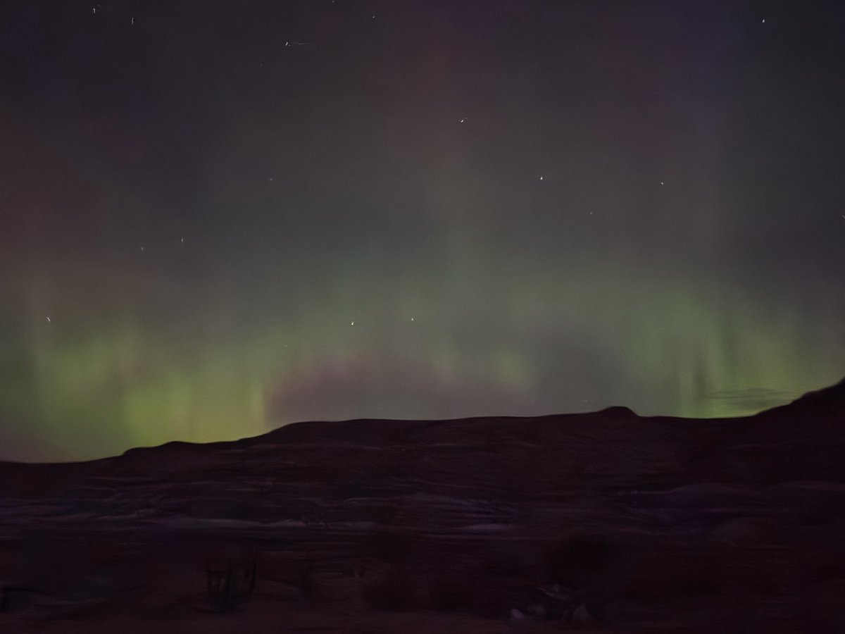 Irishfreak27's tweet photo. Morning skies ✨️ auroras
5h30am-6:00am

I went to bed wayyy to early to see them last night but caught a glimpse this morning 😄 https://t.co/7IpO8J9jLX