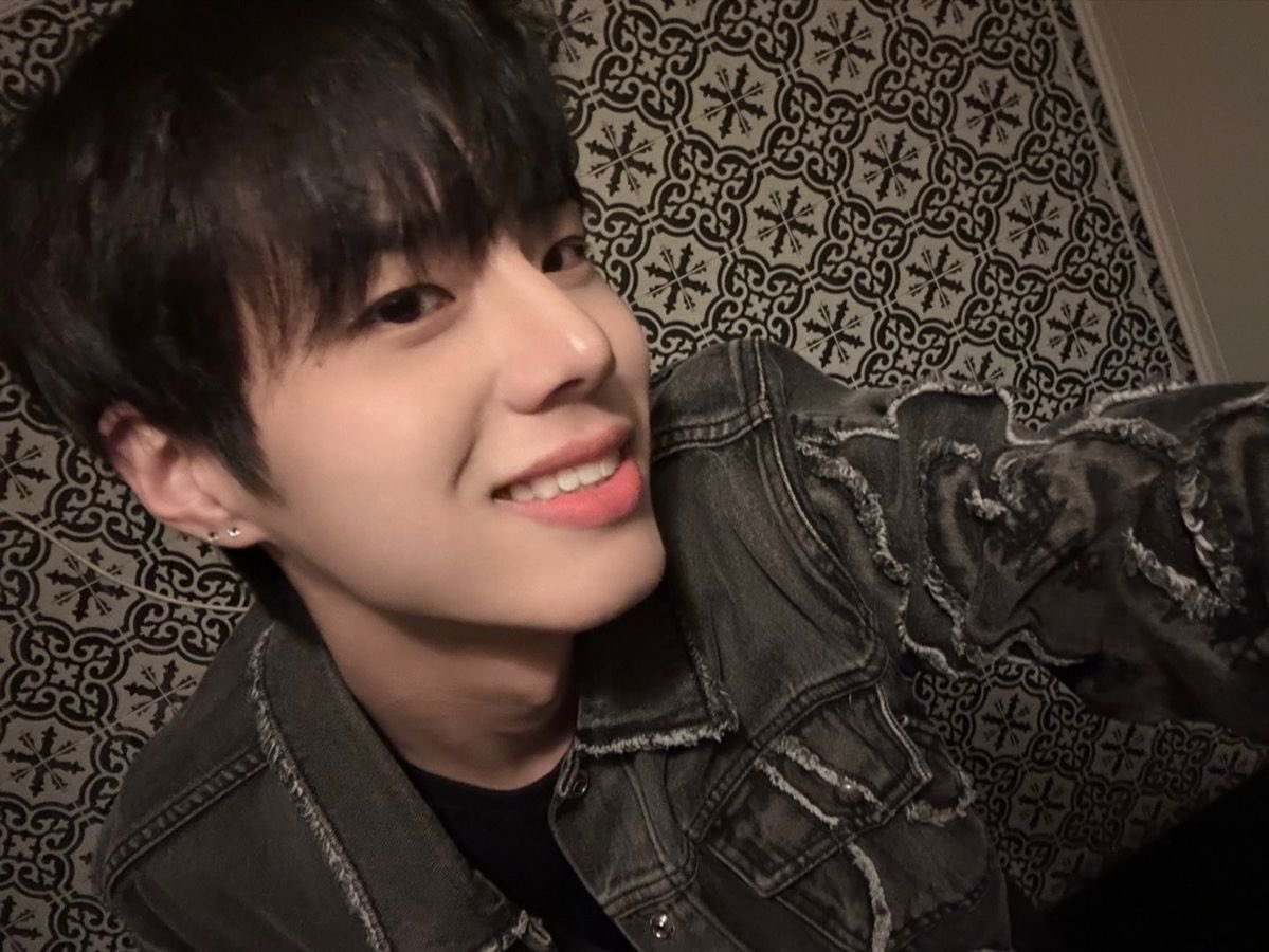 hyperfixqtion's tweet photo. ₊˚⊰ check myself in the mirror, i know
#82SD #82MAJOR #ETUME #82DESD #82DE #SEONGBIN #성빈 @82MAJOR_231011 https://t.co/kryTXS2MmL