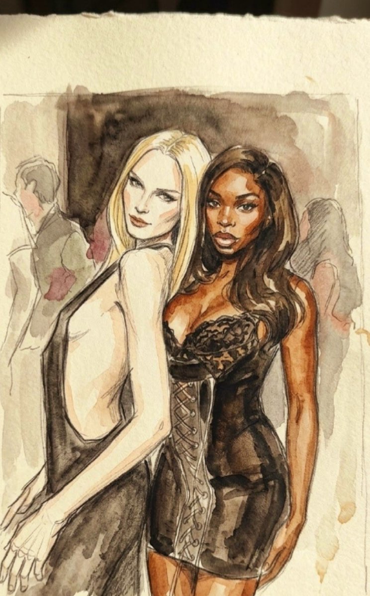 Miamybiutiful's tweet photo. Black cat White cat https://t.co/eVNuv4AthG