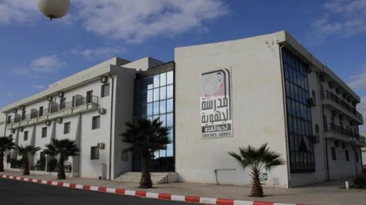 AlgerFootdz's tweet photo. Sous l’impulsion de la présidence de Zetchi à la FAF
deux Académies fédérales de la FAF ont vu le jour (Sidi Bel-Abbès et Khemis Miliana).
Lancées en 2021 ces académies ont révélé certains joueurs (Moslem Anatouf, Yazid Gassi, Mohamed Rafik Omar, Bouzahzah...)
⤵️ https://t.co/QShBZE9Qlw