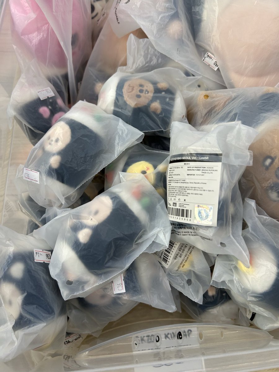 ilovehnjisung's tweet photo. kpop stores when i cant spend money: https://t.co/EStZWo6jcV